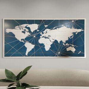 Planisferio con países grabados color blanco con fondo pintado de manera difuminado azul verde